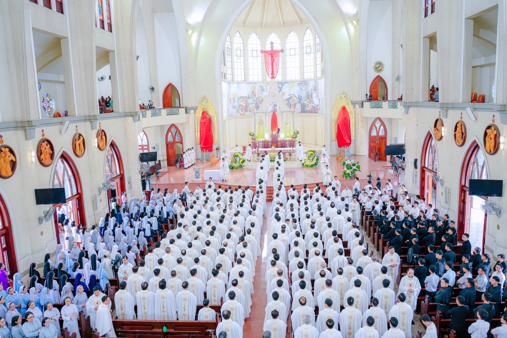 Chút Suy Tư Về Thánh Lễ Truyền Dầu